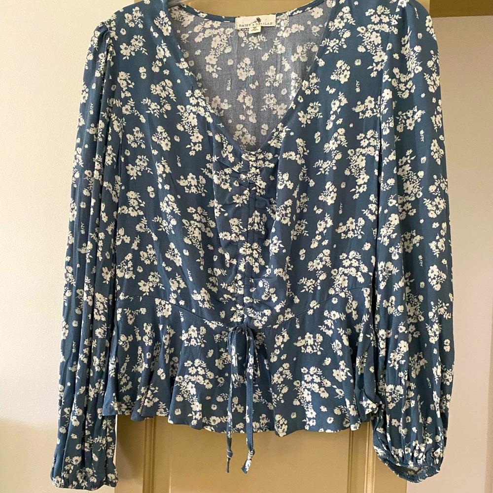 Stitch Fix top by Daisy and Delilah. Long sleeve peasant style. Size Medium.